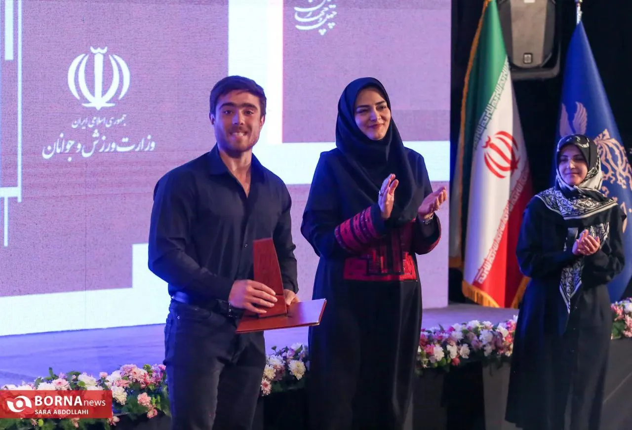 اهدای جوایز بخش تجلی اراده ملی/ تجلیل وزارت ورزش از سینمایی که صدای جوانان است