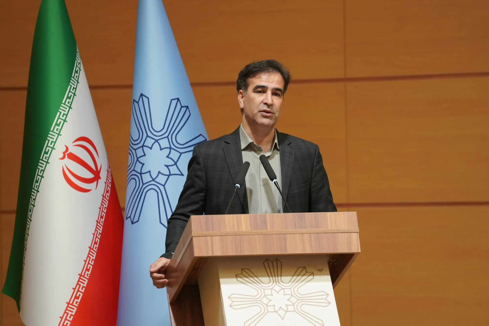 موافقت اولیه احداث نیروگاه خورشیدی ۳ مگاواتی دانشگاه محقق اردبیلی صادر شد