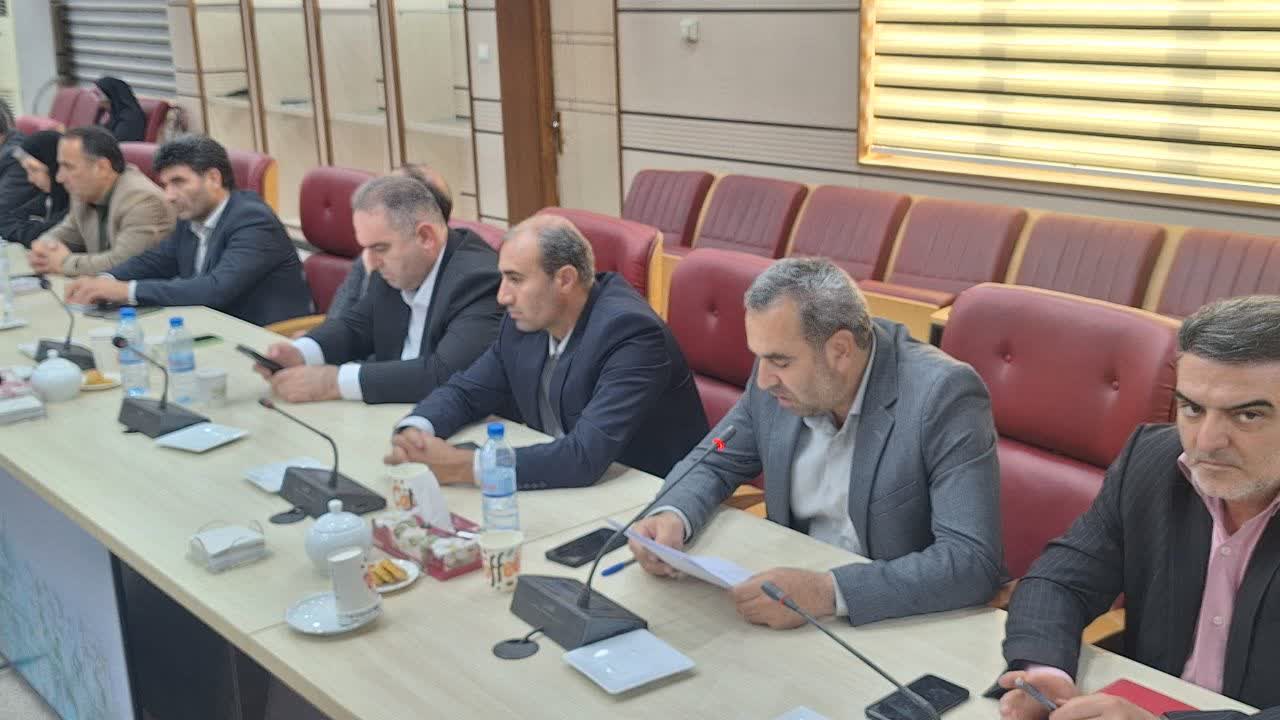بخشدار کوهین: تأمین آب، بهداشت و بهسازی راه‌های روستایی نیازمند اعتبارات ویژه است