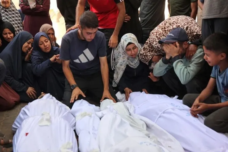 9 شهداء في غزّة/ العدو يفجّر منازل شرق القطاع