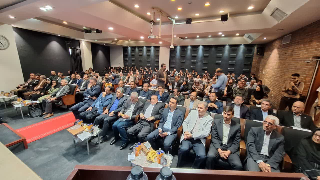 استاندار قزوین: عکاسان حافظان تصویری هویت و تاریخ استان هستند/ راهاندازی موزه مفاخر قزوین را پیگیری میکنیم استاندار قزوین: عکاسان حافظان تصویری هویت و تاریخ استان هستند/ راهاندازی موزه مفاخر قزوین را پیگیری میکنیم