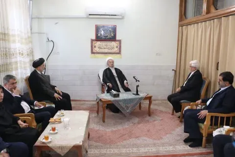 دیدار عارف با آیت‌الله مکارم شیرازی 