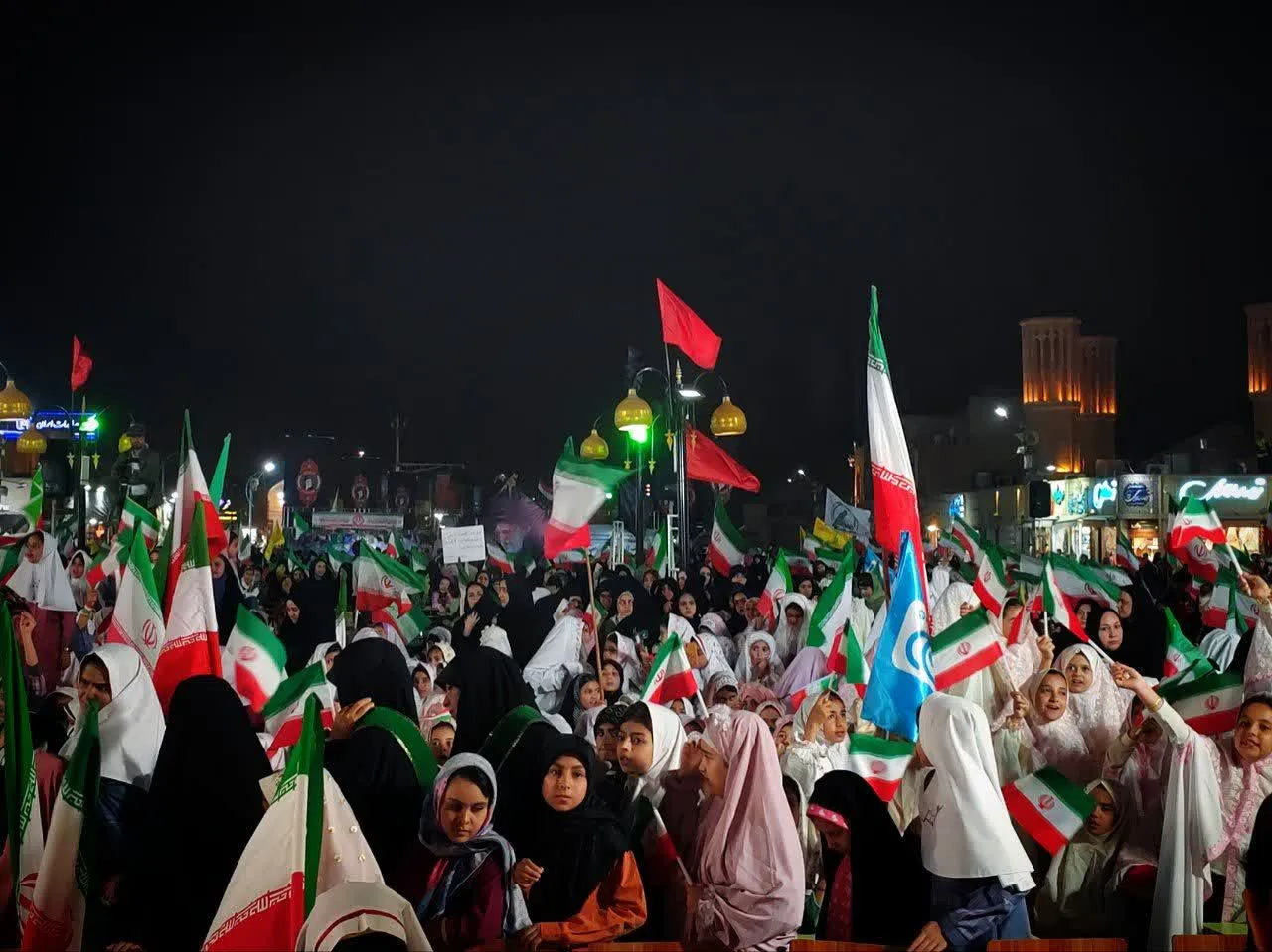 اجتماع بزرگ دختران یزدی در میثاق با مقتدای امت