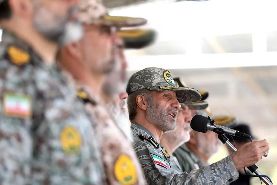 امیر حاتمی: ارتش با چشمانی باز و دست به ماشه، آماده مقابله با دشمنان است