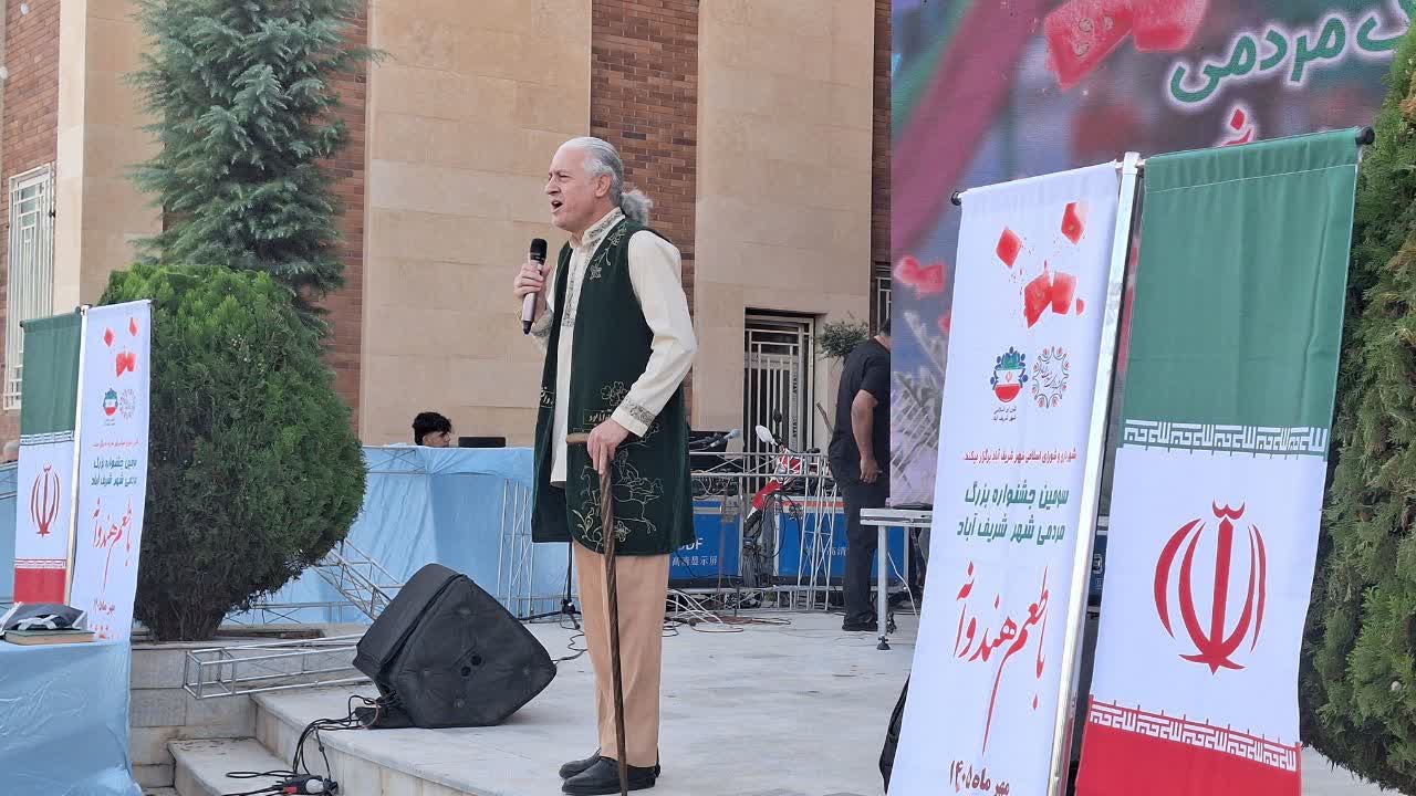 سومین جشنواره هندوانه در شهر شریف آباد برگزار شد
