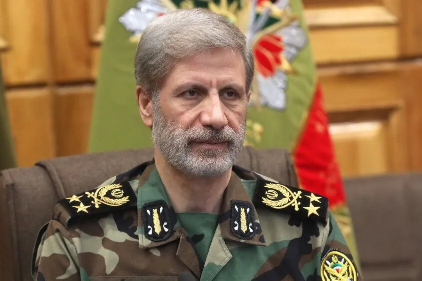 سرلشکر حاتمی: ما با اعتقاد به وعده های الهی، مسیر دفاع از کشور را ادامه می دهیم/ روی آوردن دشمن به تحریم و فشار اقتصادی پس از ناکامی در عرصه نظامی