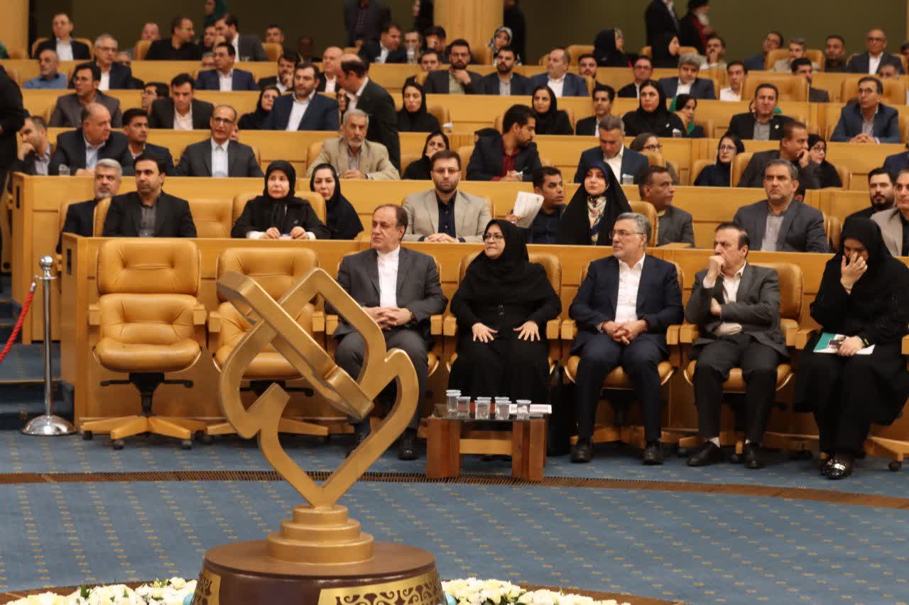 حضور استاندار قزوین در آیین بزرگداشت روز جهانی استاندارد/ درخشش چهار واحد تولیدی استان در جمع برگزیدگان کشور