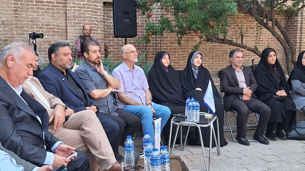 توزیع یک هزار بسته معیشتی و لوازم التحریر میان خانواده های نیازمند در قزوین