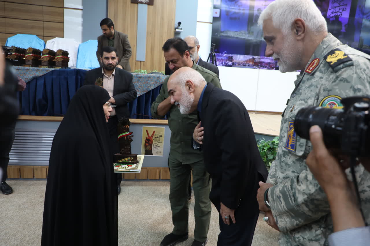 استاندار خوزستان: روحیه مقاومت و سلحشوری دفاع مقدس در جنگهای امروز نیز مشاهده میشود / از دشمن نمیهراسیم و تا پای جان از میهن دفاع میکنیم / خوزستان بهحق پایتخت دفاع مقدس و سرزمین مقاومت نامگذاری شده است استاندار خوزستان: روحیه مقاومت و سلحشوری دفاع مقدس در جنگهای امروز نیز مشاهده میشود / از دشمن نمیهراسیم و تا پای جان از میهن دفاع میکنیم / خوزستان بهحق پایتخت دفاع مقدس و سرزمین مقاومت نامگذاری شده است
