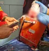 گیرکردن دست کارگر قصابی در چرخ‌گوشت در جنوب شرق تهران