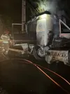 مهار آتش‌سوزی تریلی پس از برخورد با درخت در طالقانی شمالی کرج