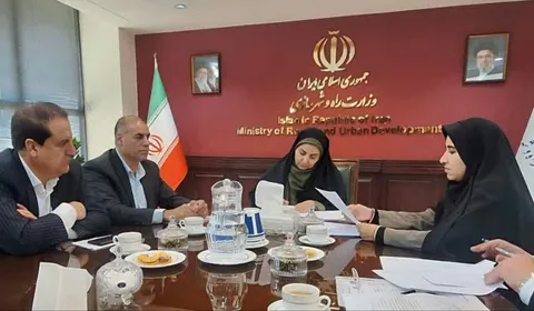 استاندار ایلام و نمایندگان استان، مطالبات راه و شهرسازی ایلام را از وزیر پیگیری کردند