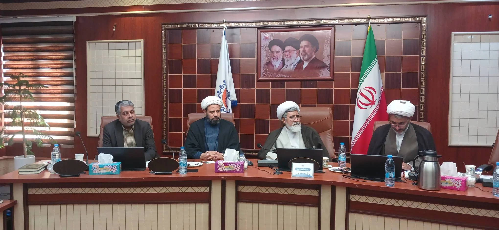 جلسه هم‌اندیشی بررسی مسائل و مشکلات کتابخانه‌های عمومی شهر بندرعباس برگزار شد