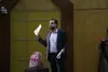 ماجرای کوله‌پشتی که از میناب برای روایت مظلومیت شهدای دانش‌آموز ایرانی به تهران آمد