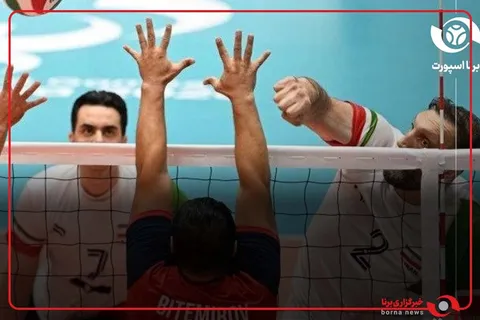 شادی بازیکنان تیم والیبال نشسته ایران با پرچم ایران بعد از قهرمانی در بازی‌های پاراآسیایی ناگویا