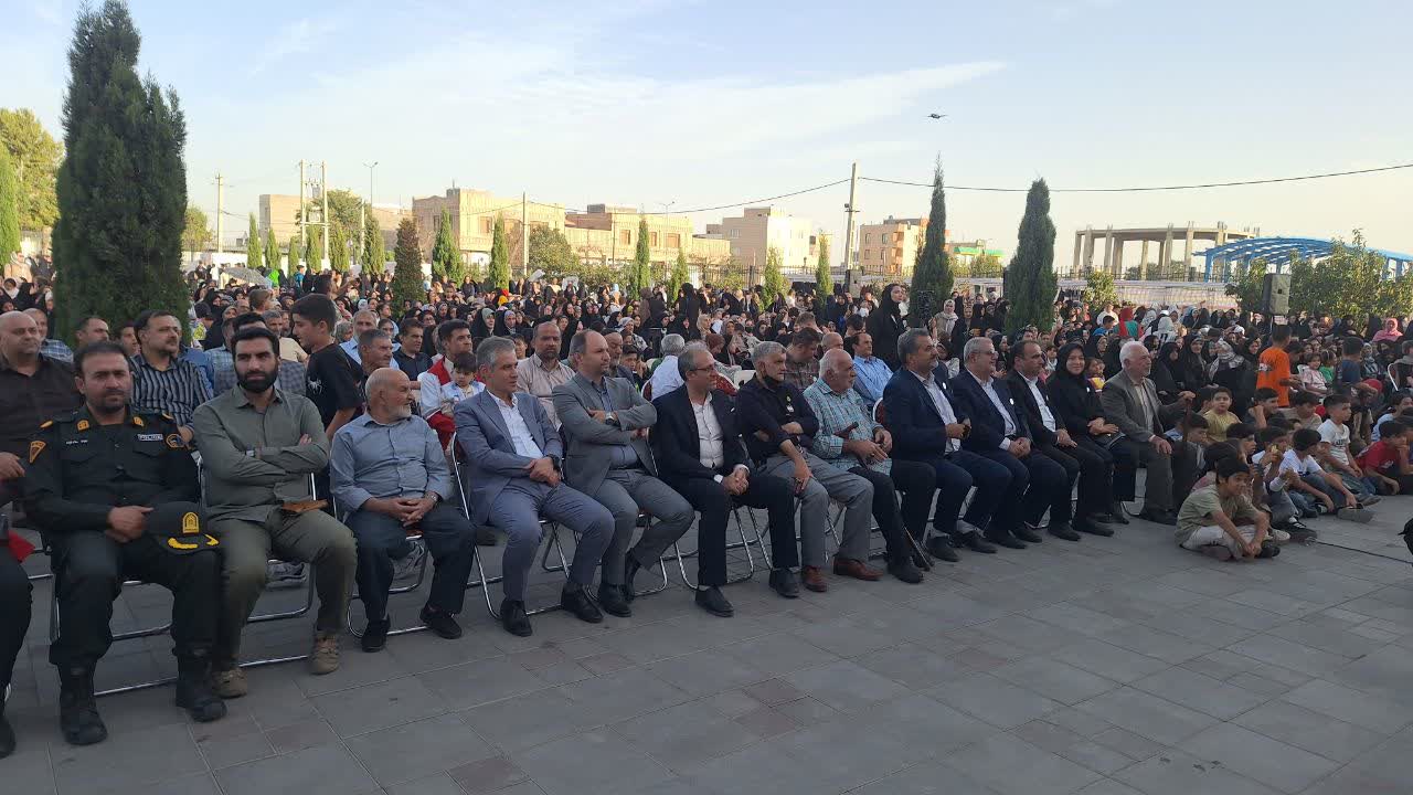 سومین جشنواره هندوانه در شهر شریف آباد برگزار شد