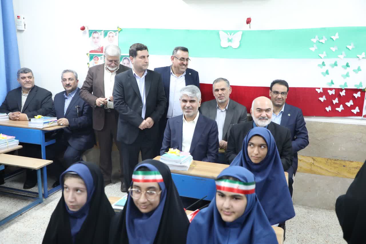 زنگ آغازین مهر در خوزستان توسط استاندار نواخته شد / موالی زاده: دانشآموزان خوزستان باید برای ساخت آینده استان آماده شوند زنگ آغازین مهر در خوزستان توسط استاندار نواخته شد / موالی زاده: دانشآموزان خوزستان باید برای ساخت آینده استان آماده شوند