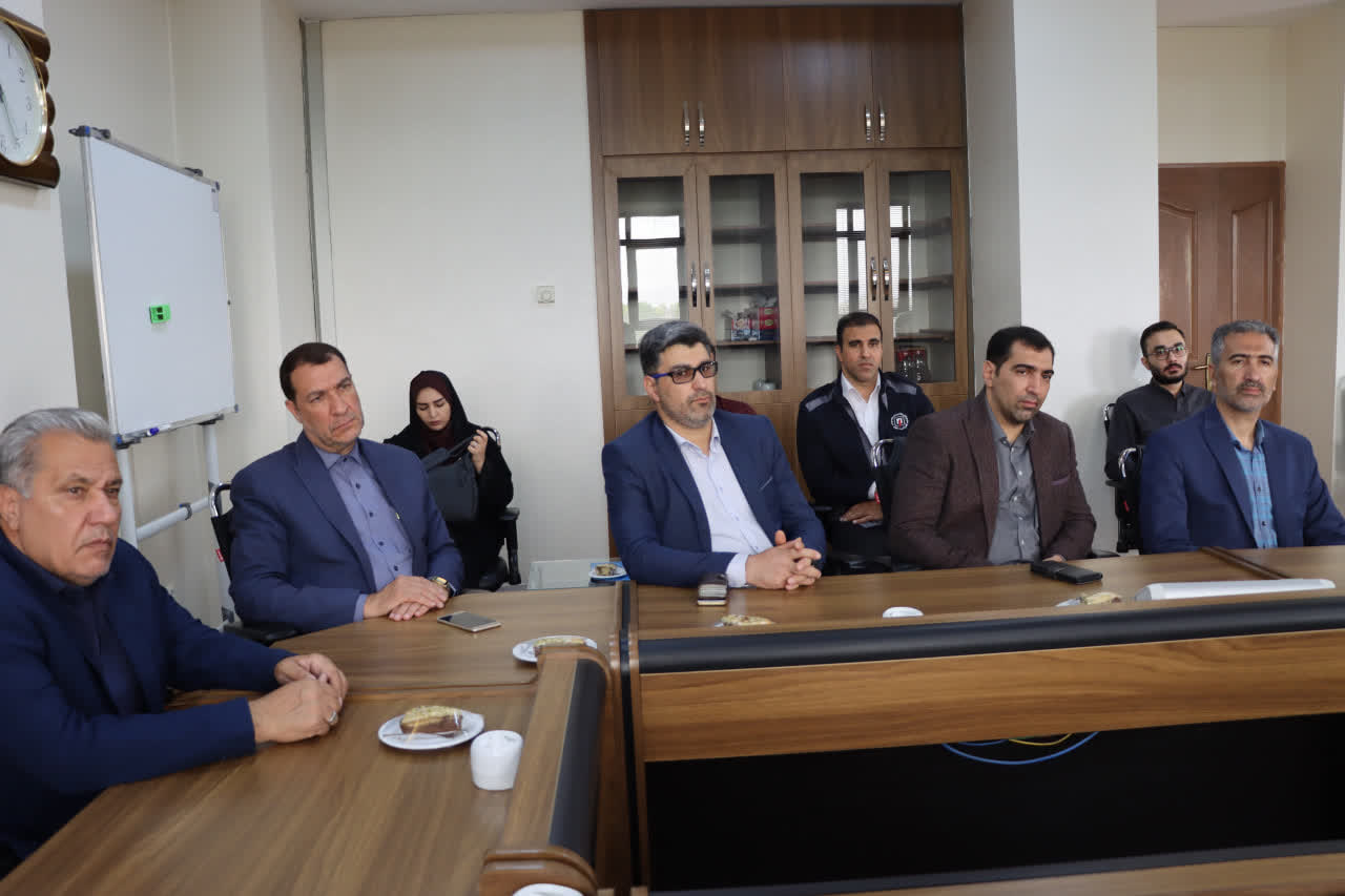 تجلیل متولی ورزش اصفهان از ایثارگران جان‌برکف/ آتش‌نشانان، قهرمانانِ واقعی میادینِ سخت هستند