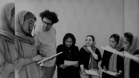 راقب کیانی: «صداها» فقط روایت پنج زن نیست/ میان وفاداری به متن و قابلیت اجرا تعادل برقرار کردم