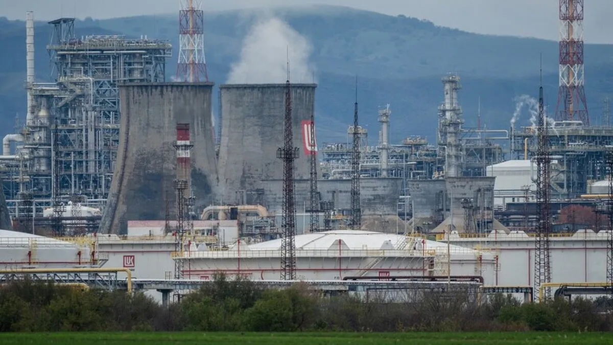 Media: Ukrainian attacks on Russian refineries driving price hikes in US