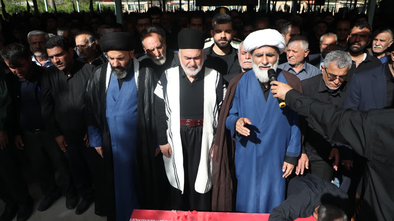 استاندار خوزستان: انسجام اقوام توطئه دشمنان را نقش بر آب کرد / پیروزی حتمی است