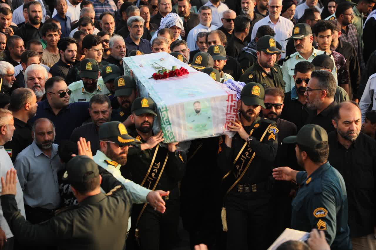 تشییع پُرشور دو شهید فراجا در شادگان؛ استاندار خوزستان: مردم با حضور حماسی خود قدردان امنیتآفرینی نیروی انتظامی هستند تشییع پُرشور دو شهید فراجا در شادگان؛ استاندار خوزستان: مردم با حضور حماسی خود قدردان امنیتآفرینی نیروی انتظامی هستند