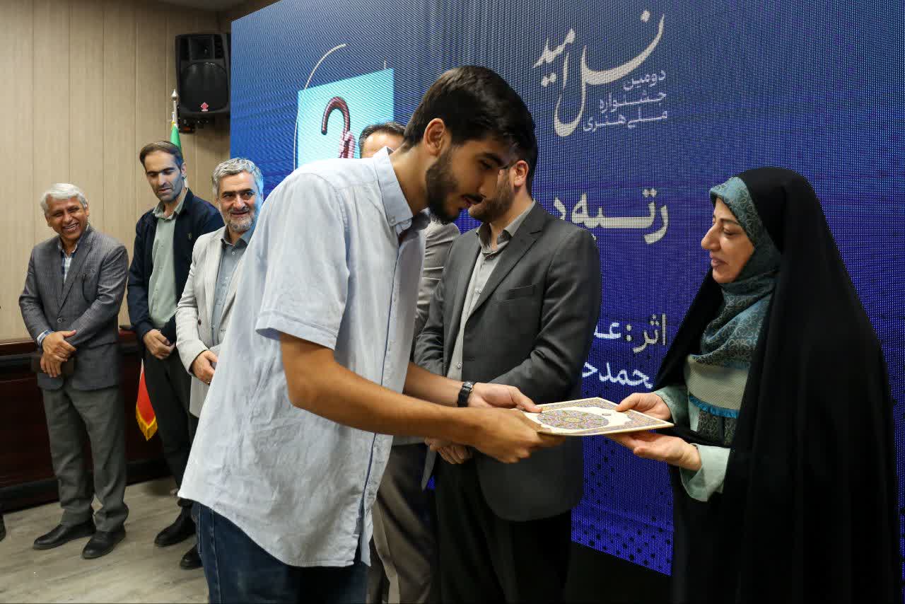 پایان کار دومین دوره جشنواره نسل امید در خانه جوان قزوین پایان کار دومین دوره جشنواره نسل امید در خانه جوان قزوین