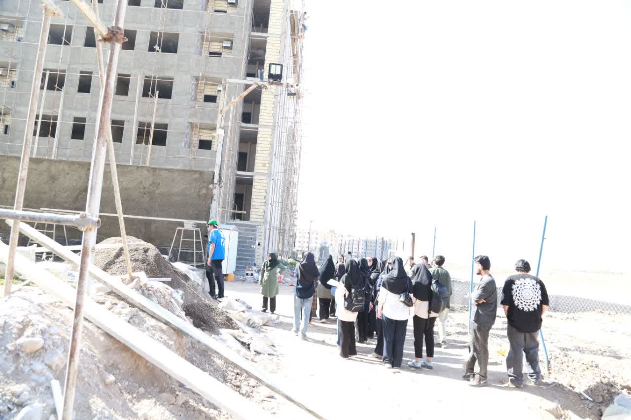 بازدید جمعی از دانشجویان از پروژههای نهضت ملی مسکن در مهرگان بازدید جمعی از دانشجویان از پروژههای نهضت ملی مسکن در مهرگان