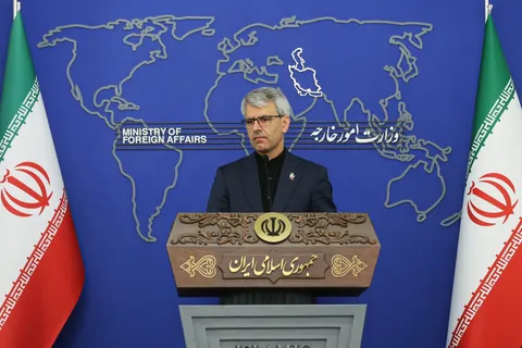 بقایی: جز مسأله توقف جنگ هیچ مذاکراتی نداریم/ کشتی‌ها برای عبور از تنگه هرمز باید با ایران هماهنگ شوند