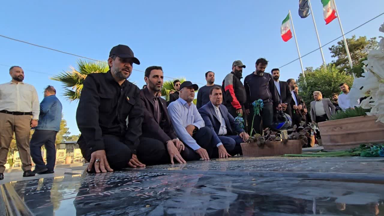 تجدید میعت جامعه ورزش اصفهان با آرمانهای انقلاب/ طنین شور «وفاداران ایران» در خیابانهای نصفجهان تجدید میعت جامعه ورزش اصفهان با آرمانهای انقلاب/ طنین شور «وفاداران ایران» در خیابانهای نصفجهان