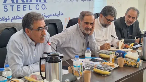 رئیس کمیسیون صنایع مجلس: دولت و مجلس باید در کنار تولیدکنندگان باشند