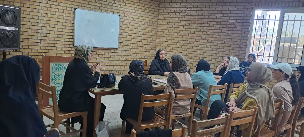 کارگاه آموزشی «پیشگیری از سرطان در زنان» در خانه فرهنگ شهید نواب صفوی کارگاه آموزشی «پیشگیری از سرطان در زنان» در خانه فرهنگ شهید نواب صفوی