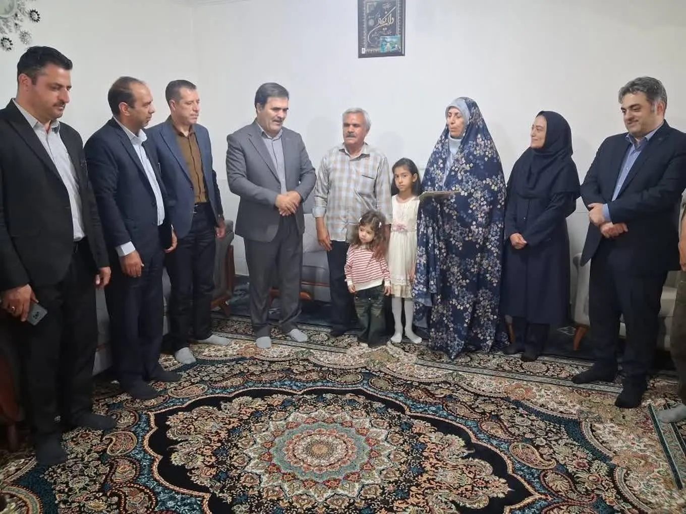 عیادت و تجلیل مدیرعامل شرکت توزیع برق استان قزوین از همکار آسیب‌دیده حین خدمت