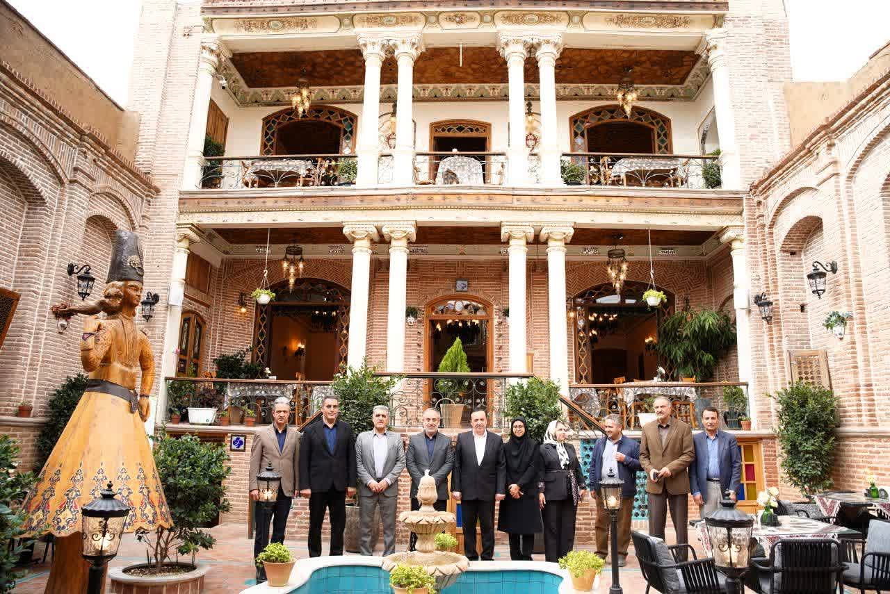 استاندار قزوین از عمارت تاریخی آرازی بازدید کرد