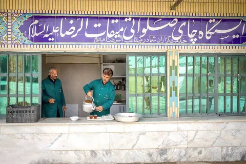 ۴۵ کیلومتر مانده به حرم؛ دربانان رضوی به استقبال زائران پیاده امام رضا (ع) می‌روند