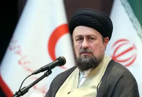 تاکید یادگار امام بر اعتماد کردن به درایت تصمیم‌گیران کشور/ سید حسین خمینی: کاسه داغ‌تر از آش نباشیم
