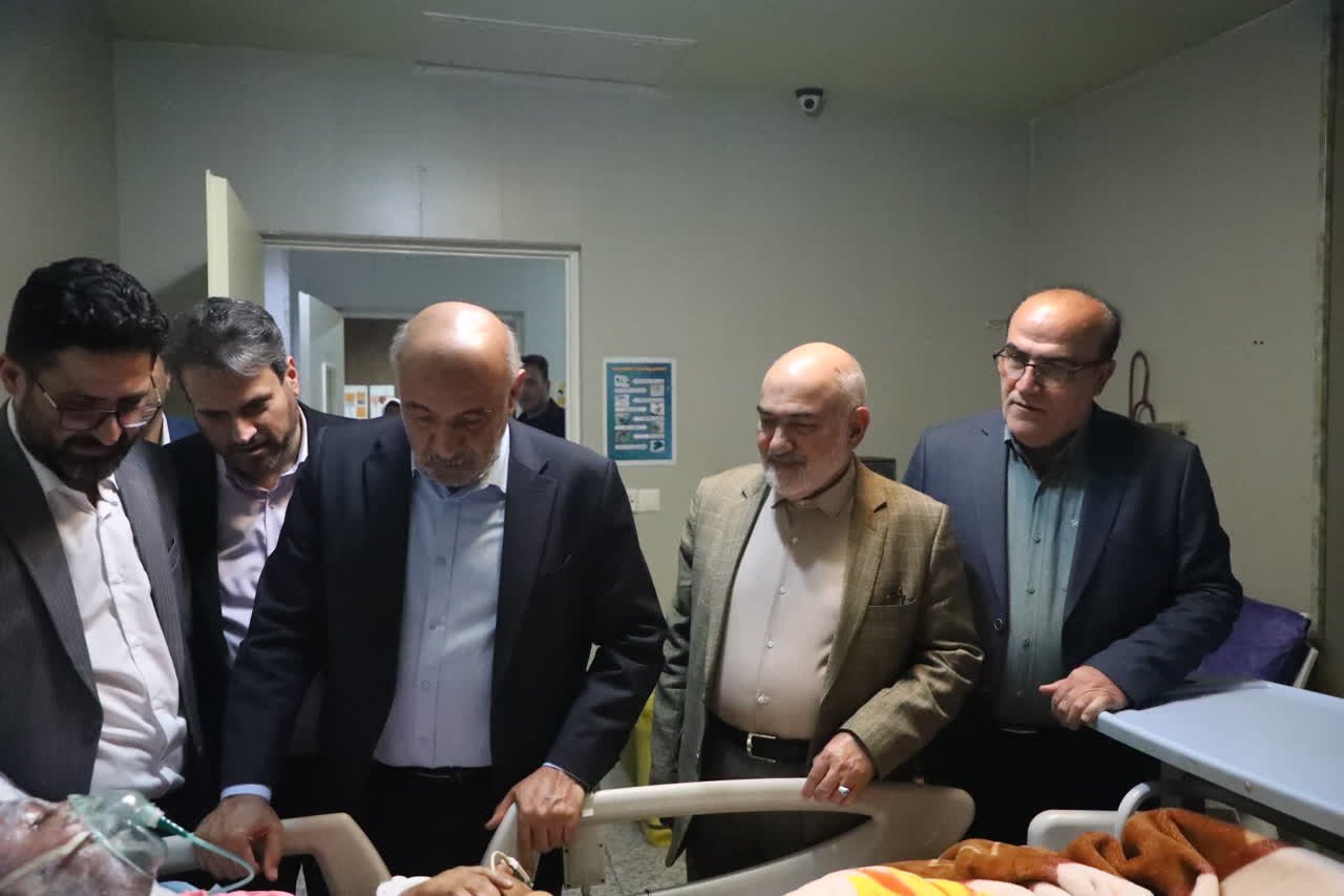 وزیر کار: انتقال حسابهای پتروشیمیهای خوزستان به داخل استان با جدیت پیگیری میشود / قول مساعد برای پیگیری مسایل قراردادی مصدومان حادثه پالایشگاه آبادان وزیر کار: انتقال حسابهای پتروشیمیهای خوزستان به داخل استان با جدیت پیگیری میشود / قول مساعد برای پیگیری مسایل قراردادی مصدومان حادثه پالایشگاه آبادان