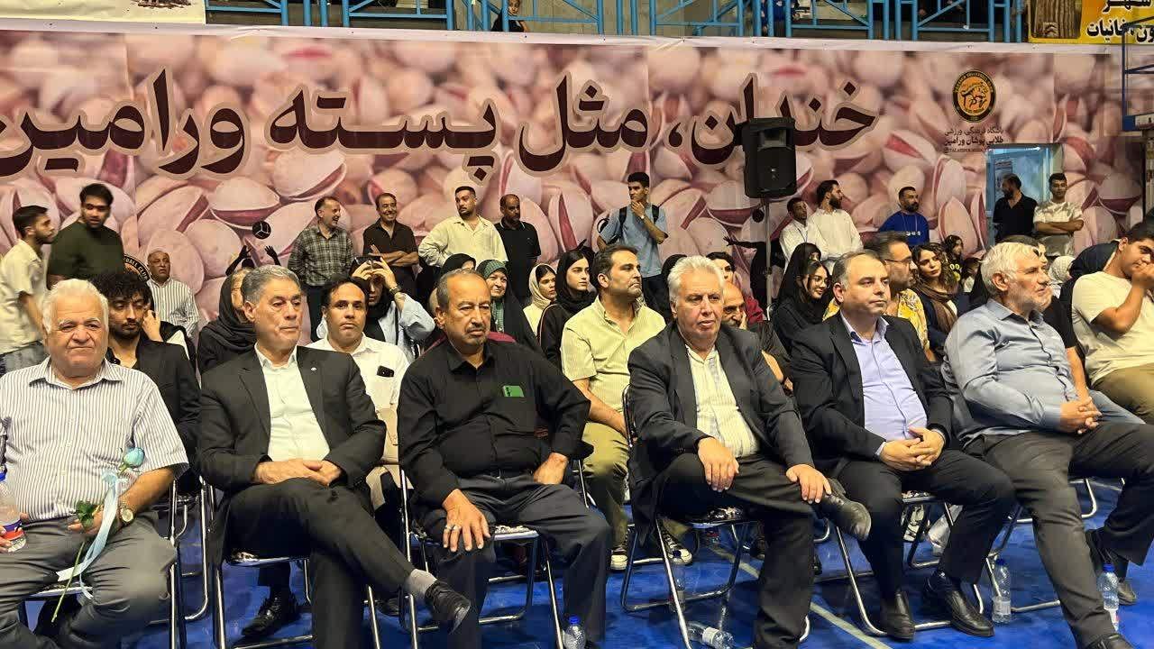 دیدار دوستانه والیبال هنرمندان کشور با منتخبین ورامین دیدار دوستانه والیبال هنرمندان کشور با منتخبین ورامین