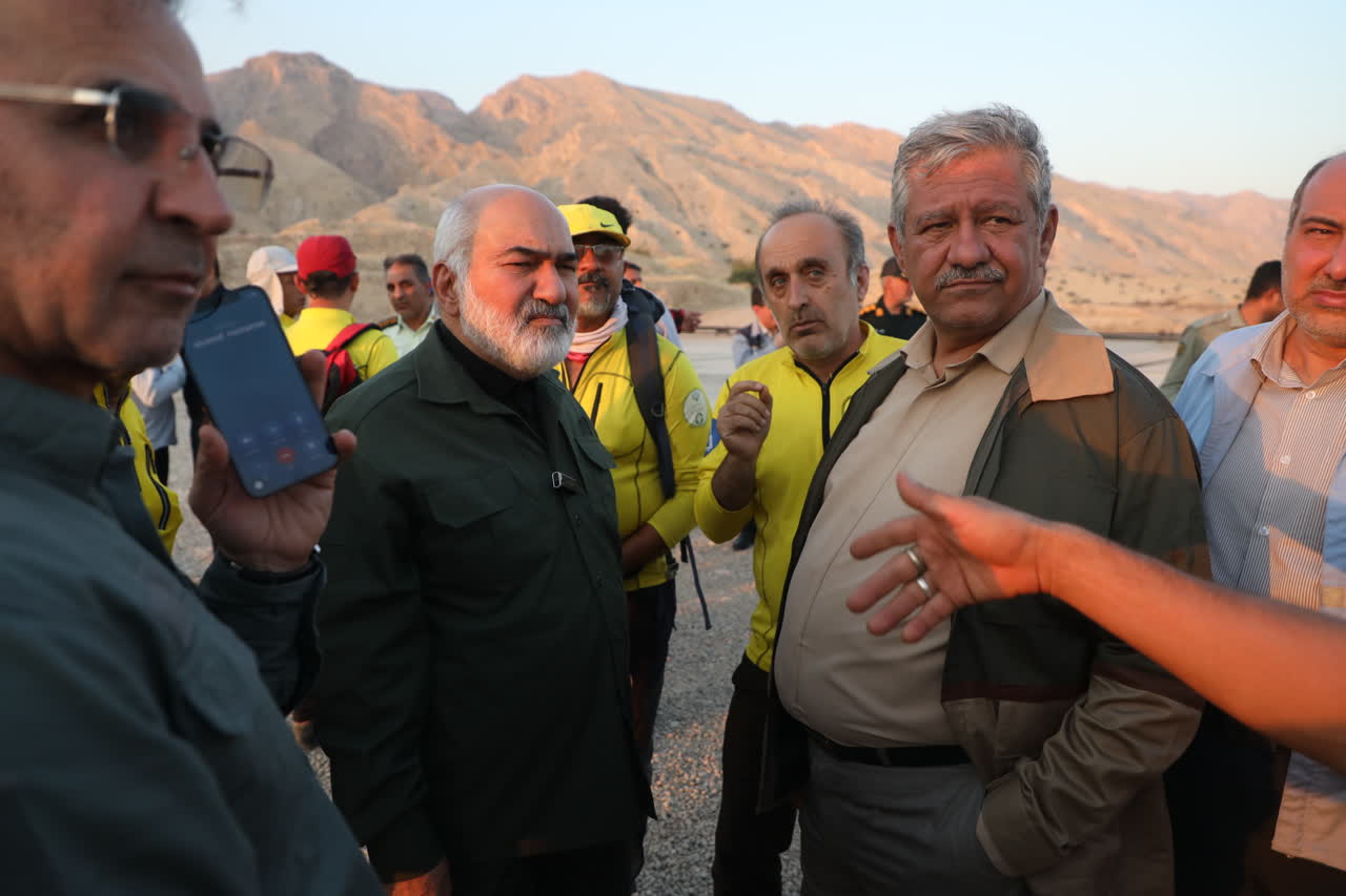 استاندار خوزستان: اعزام بالگرد آب‌پاش برای مهار آتش‌سوزی جنگل های خائیز / آموزش تخصصی نیروهای اطفای حریق و تجهیز ناوگان آتش نشانی در دستور کار است
