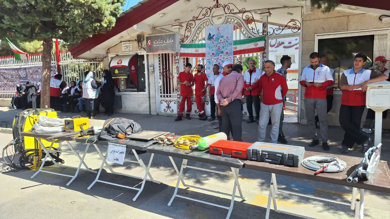 نمایشگاه «دیدار در قاب غیرت» در هلال احمر قزوین گشایش یافت