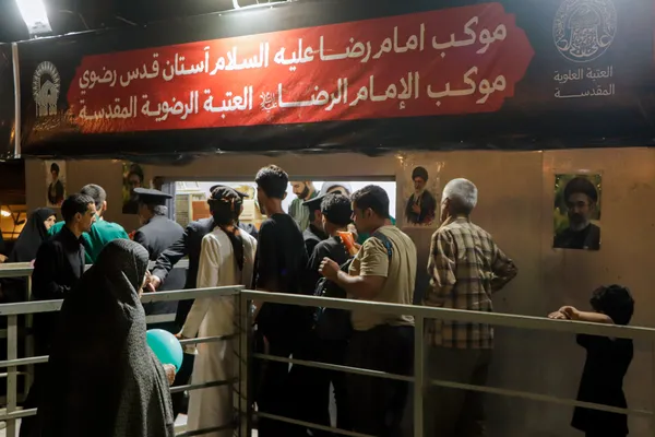 موکب آستان قدس رضوی در نجف اشرف
