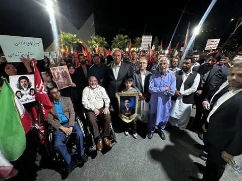 حضور استاندار سیستان و بلوچستان و معاونان در اجتماع مردم زاهدان