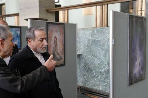 بازدید عراقچی از نمایشگاه آثار فرشچیان در ژنو