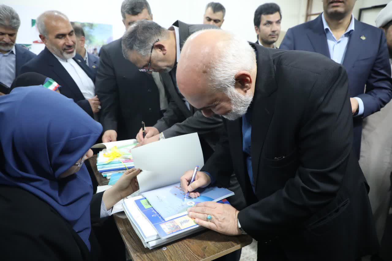 زنگ آغازین مهر در خوزستان توسط استاندار نواخته شد / موالی زاده: دانشآموزان خوزستان باید برای ساخت آینده استان آماده شوند زنگ آغازین مهر در خوزستان توسط استاندار نواخته شد / موالی زاده: دانشآموزان خوزستان باید برای ساخت آینده استان آماده شوند