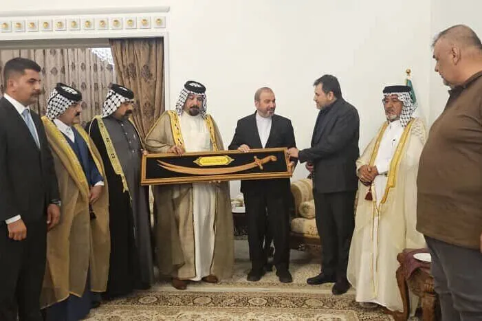 السفير الإيراني لدی العراق یلتقي عدد من شيوخ عشیرة الرويشد العراقية
