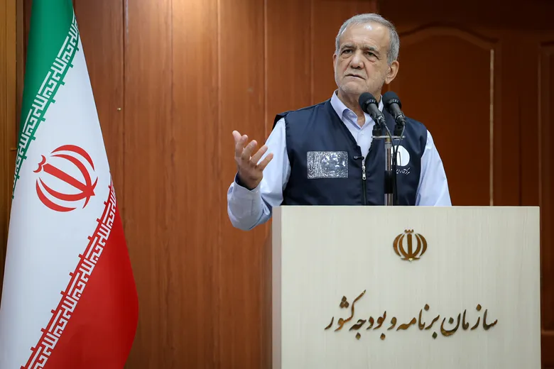 پزشکیان: تحقق عدالت، حق و انصاف در جامعه براساس داده‌ها و اطلاعات درست امکان‌پذیر است/ از مزایای توجه به داده و شواهد ایجاد شفافیت در جامعه است