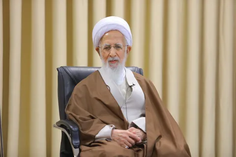 آیت‌الله جوادی آملی: جامعه را با گفت‌وگوی اخلاقی از اختلاف دور کنیم