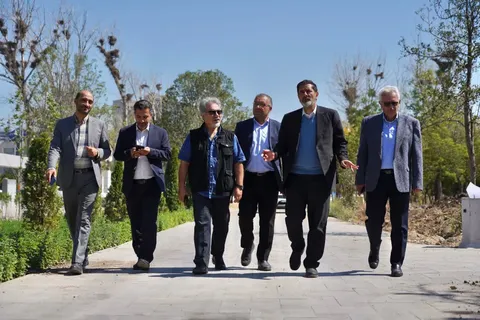 مشاوره تخصصی ودود مؤذن‌زاده برای جانمایی سردیس مفاخر در باغ مفاخر اردبیل