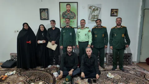 دیدار فرمانده سپاه حضرت روح‌الله استان مرکزی با خانواده شهیدان قاسم عزیزی و محمدعلی محرابی