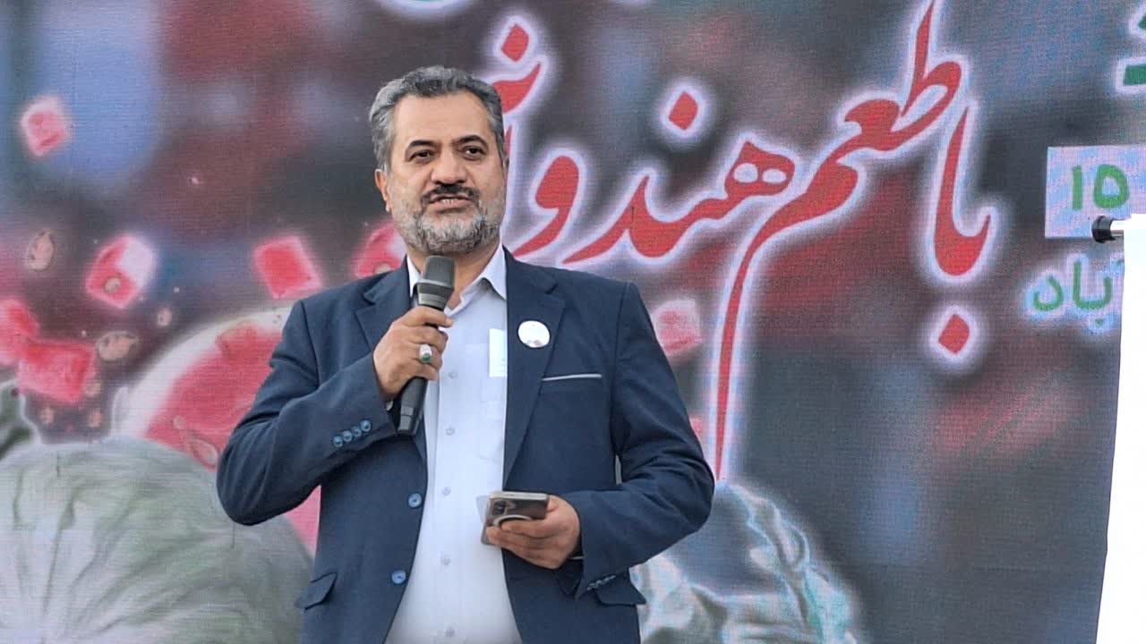 سومین جشنواره هندوانه در شهر شریف آباد برگزار شد